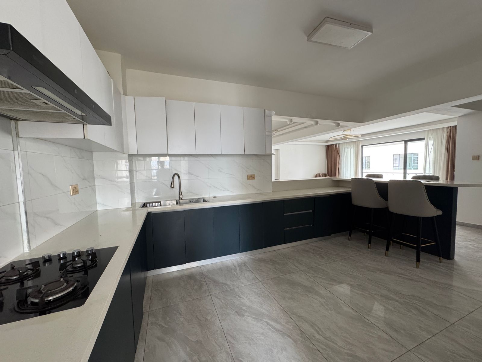 Image 4 of 4 Bedroom Apartment (Royal Oaks) - For rent/Sale